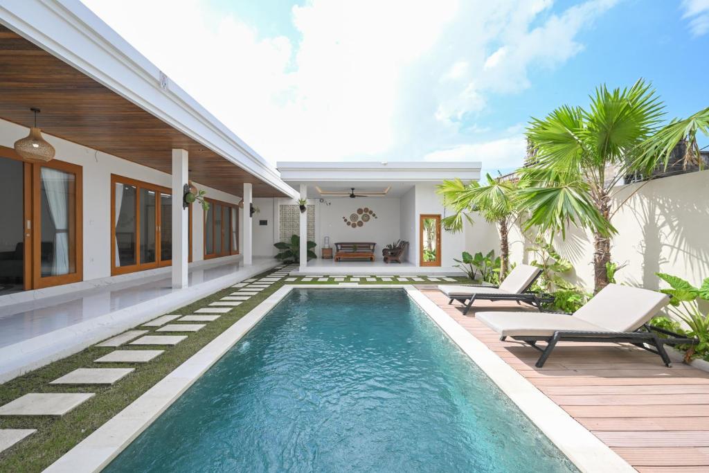 a swimming pool in the backyard of a villa at De Luxora Villa Canggu in Kerobokan