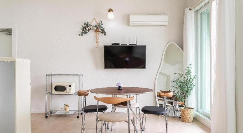 TV a/nebo společenská místnost v ubytování Gallery Pension