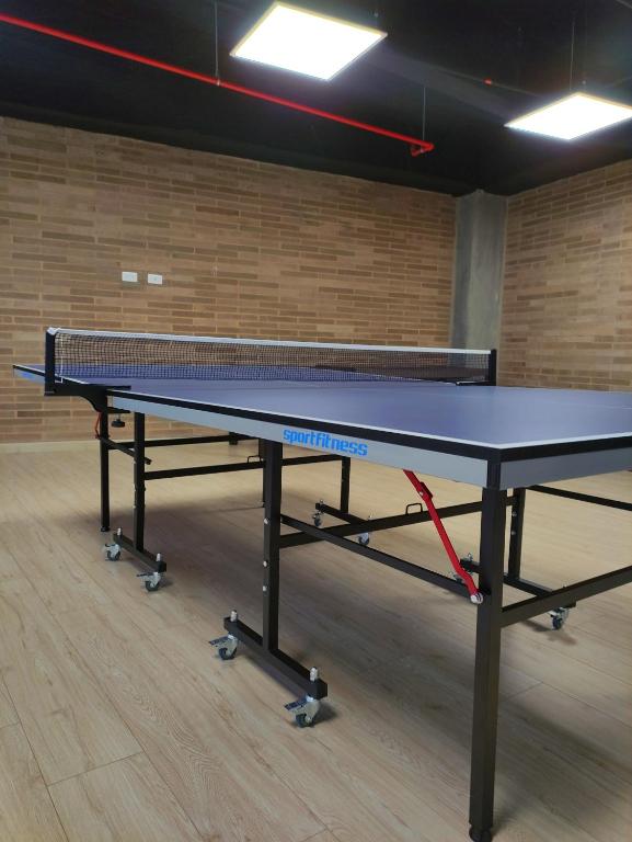 Stolní tenis v ubytování Apartamento Moderno Centro Internacional 2 Ambientes nebo okolí
