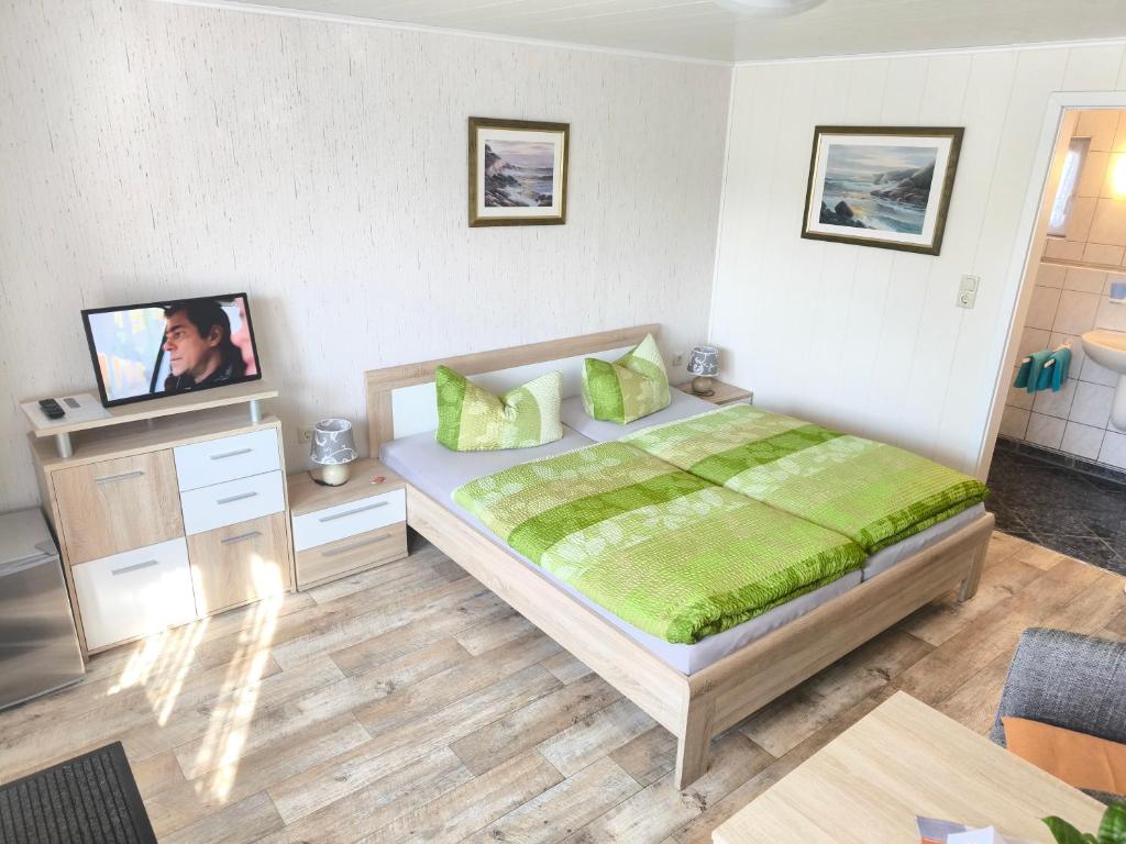 Postel nebo postele na pokoji v ubytování Zingster Ostseeklause