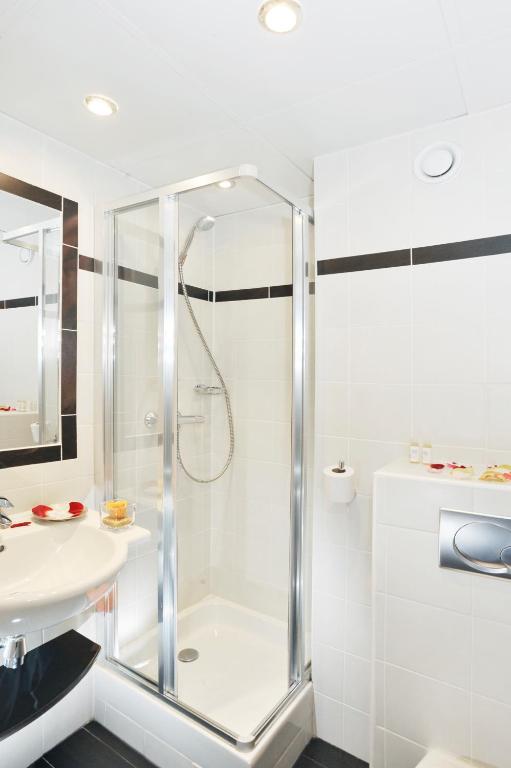 Carladez Cambronne - Resim 8