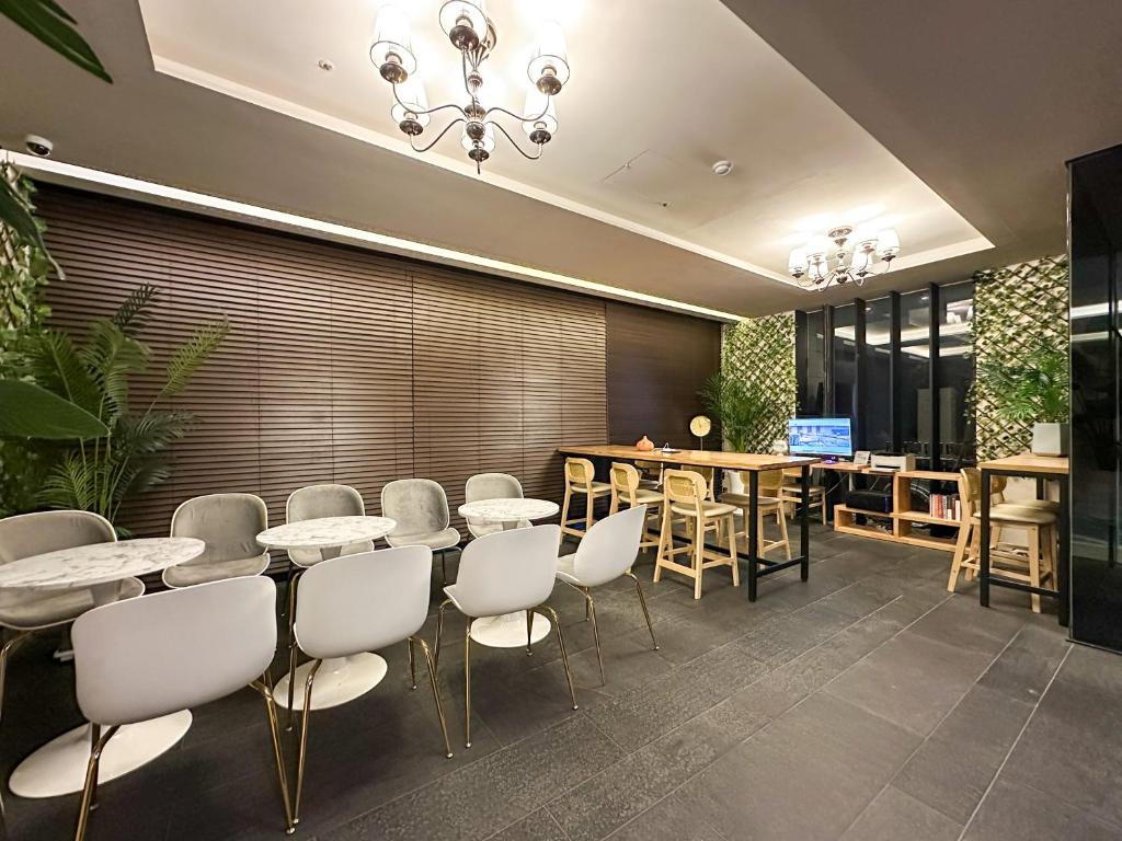 TV a/nebo společenská místnost v ubytování Hotel The Designers Incheon
