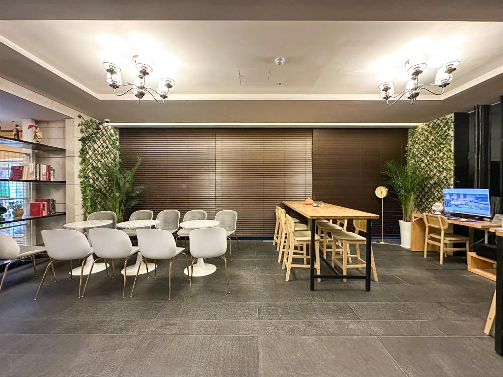 TV a/nebo společenská místnost v ubytování Hotel The Designers Incheon