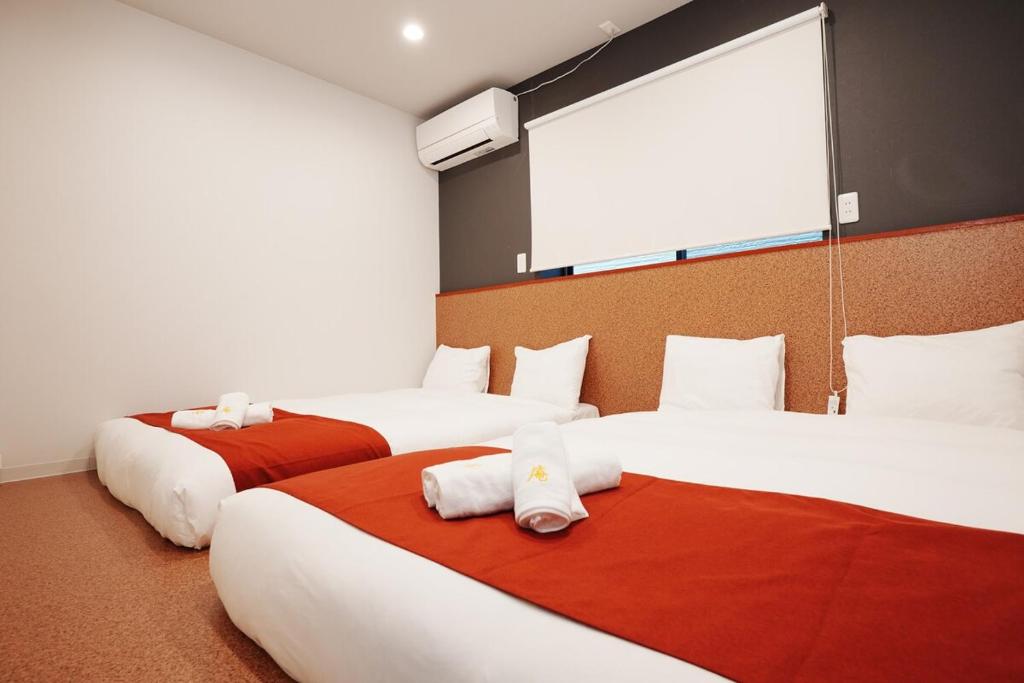 Newly opened, 3 min walk to Hanazonocho subway station, large flat! 3 min drive to Namba!