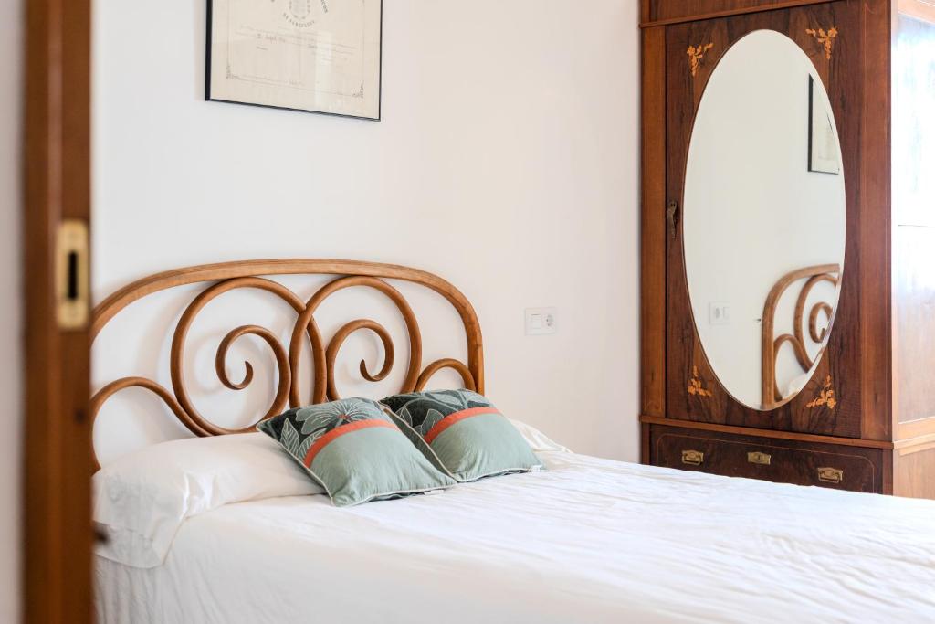 A bed or beds in a room at Agroturismo Son Rosas