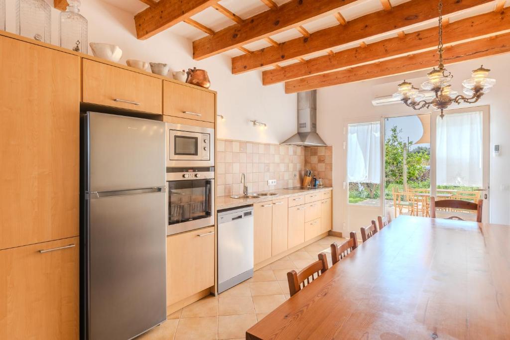 A kitchen or kitchenette at Agroturismo Son Rosas