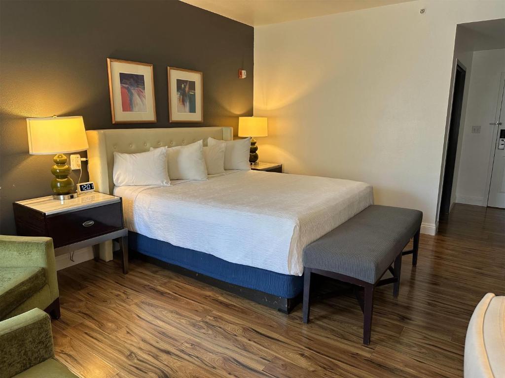 Rocklin Park Hotel - 