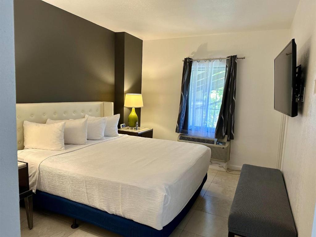 Rocklin Park Hotel - 