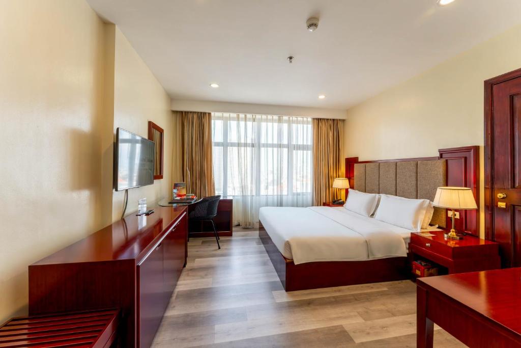 Postel nebo postele na pokoji v ubytování Swiss-Belhotel Blulane