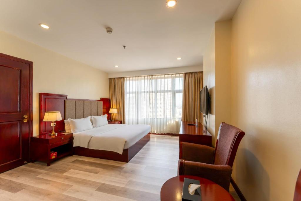 Postel nebo postele na pokoji v ubytování Swiss-Belhotel Blulane