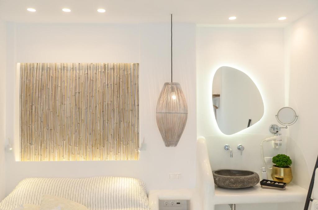 Uma cama ou camas num quarto em Naxos Euphoria Suites