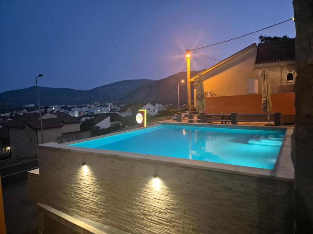 Bazén v ubytování Hotel Nur nebo v jeho okolí