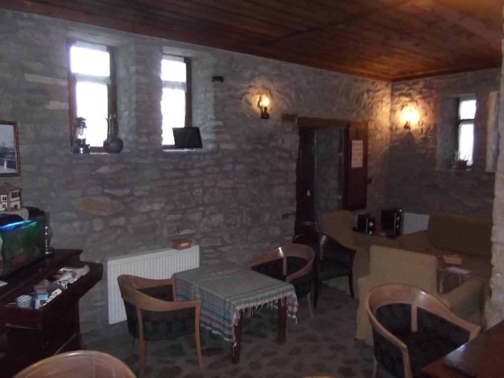 TV a/nebo společenská místnost v ubytování Guney Konak