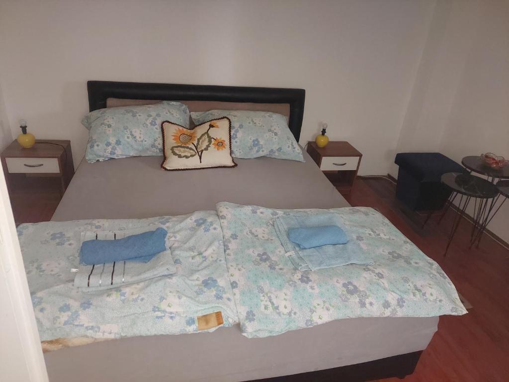 Postel nebo postele na pokoji v ubytování Angelinin Konak