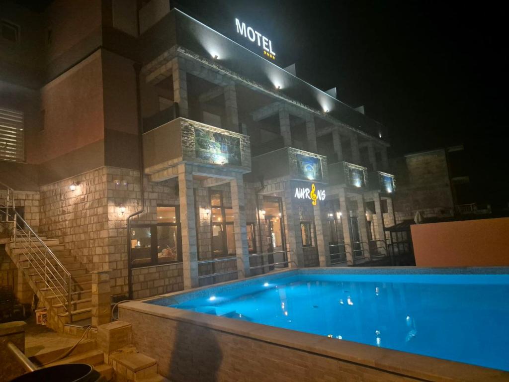 Bazén v ubytování Hotel Nur nebo v jeho okolí