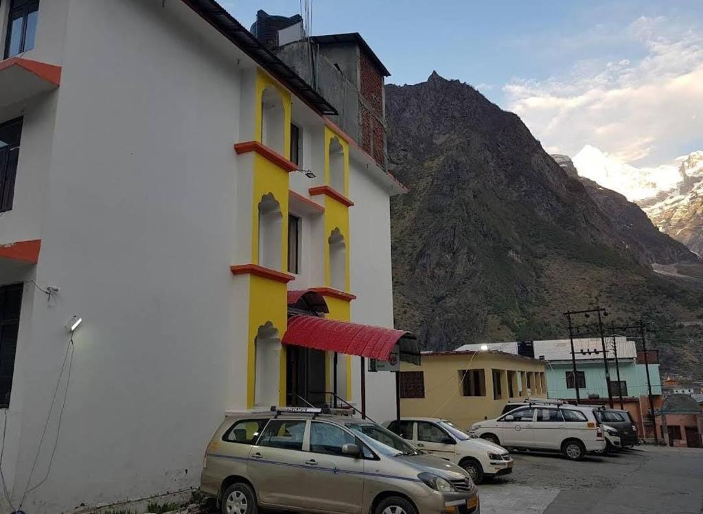 Nespecifikovaný výhled na hory nebo výhled na hory při pohledu z hotelu