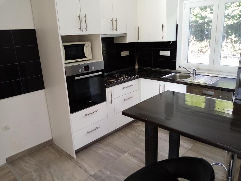 Kuchyň nebo kuchyňský kout v ubytování Apartment Nino