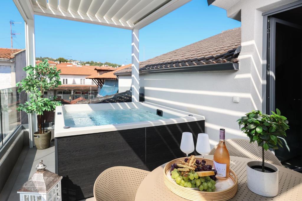 Bazén v ubytování Evitel Luxury Living nebo v jeho okolí