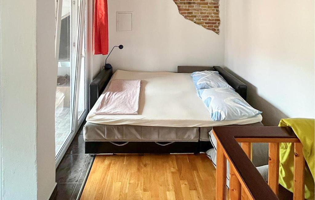 Amazing Apartment In Kastel Stafilic With Wifi