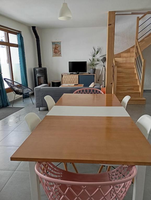 a living room with a wooden table and chairs at La Belle Florentine in Saint-Florent-le-Vieil