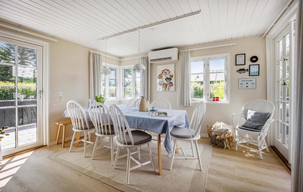 a dining room with a table and chairs at Nice Home In Haderslev With Wifi in Haderslev