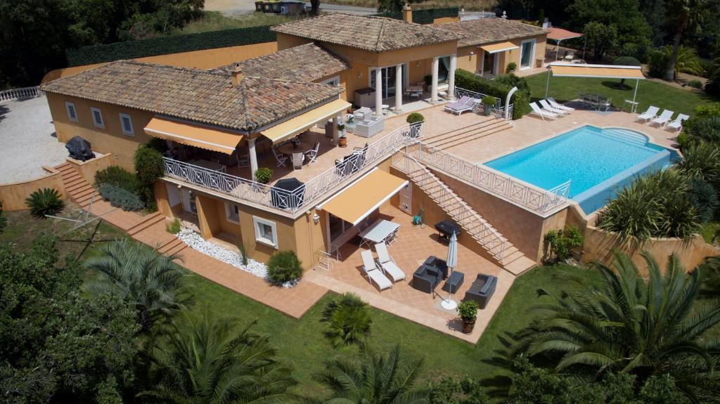 an aerial view of a house with a swimming pool at La Tarentane in Grimaud