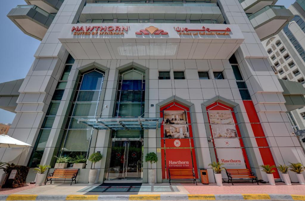 A fachada ou entrada de Hawthorn Extended Stay by Wyndham Abu Dhabi City Center