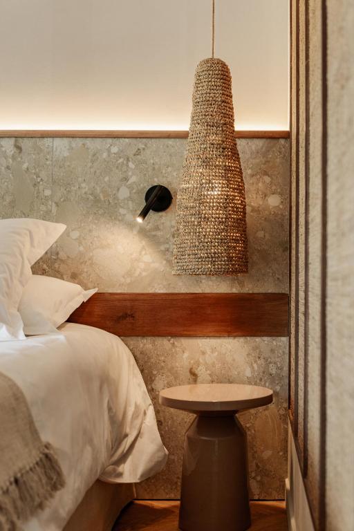 Postel nebo postele na pokoji v ubytování Hotel & Restaurants - Maison Chabran