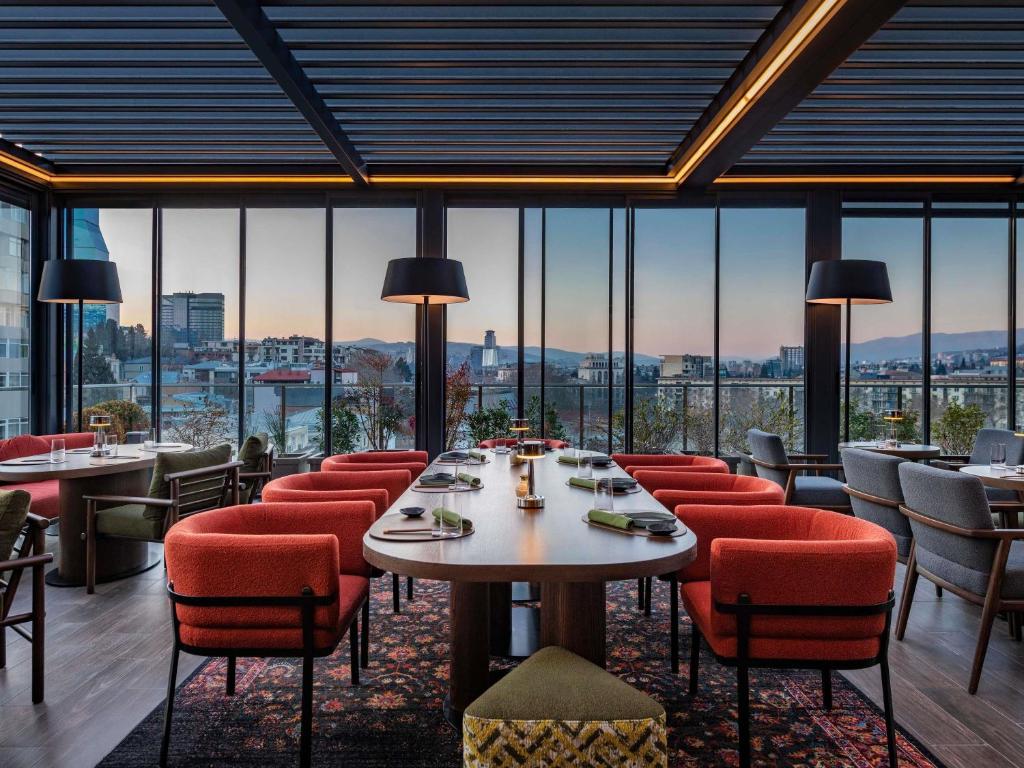 Posezení v ubytování Swissôtel Tbilisi