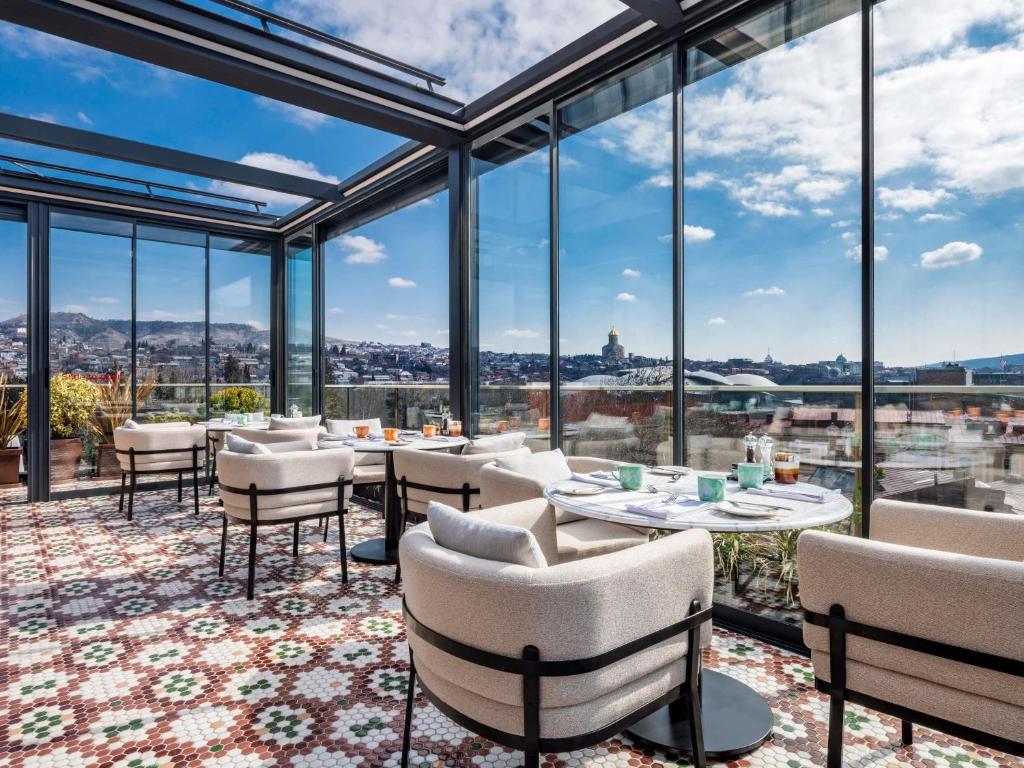 Balkón nebo terasa v ubytování Swissôtel Tbilisi