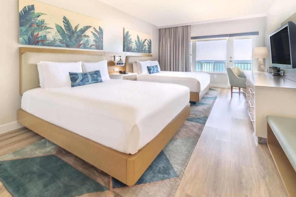 Postel nebo postele na pokoji v ubytování Radisson Resort Miami Beach