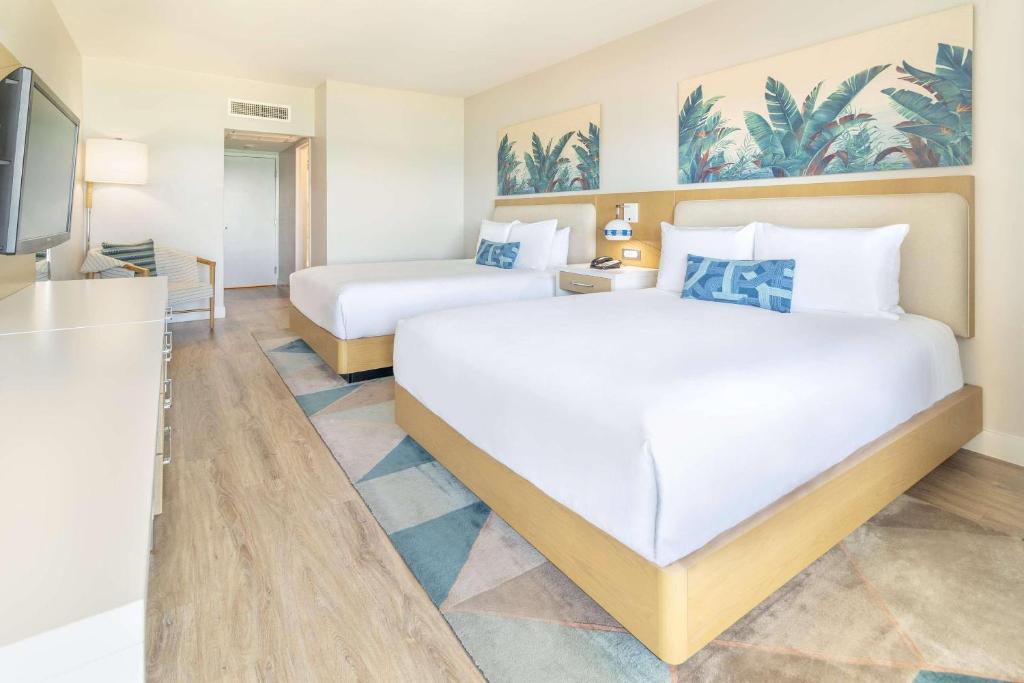 Postel nebo postele na pokoji v ubytování Radisson Resort Miami Beach