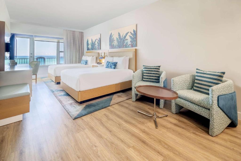 Postel nebo postele na pokoji v ubytování Radisson Resort Miami Beach