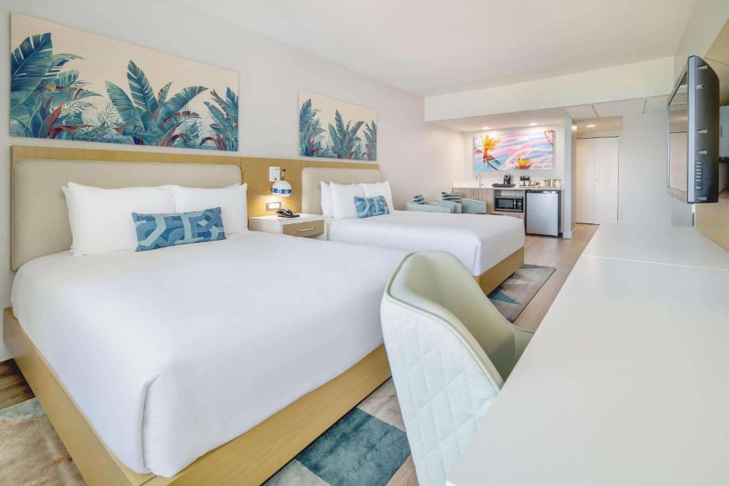 Postel nebo postele na pokoji v ubytování Radisson Resort Miami Beach
