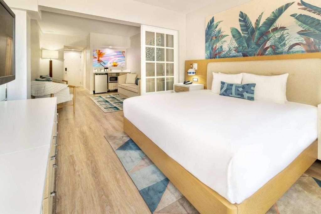 Postel nebo postele na pokoji v ubytování Radisson Resort Miami Beach