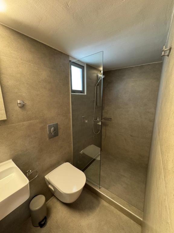 Łazienka w obiekcie Remvi Suite in Chania