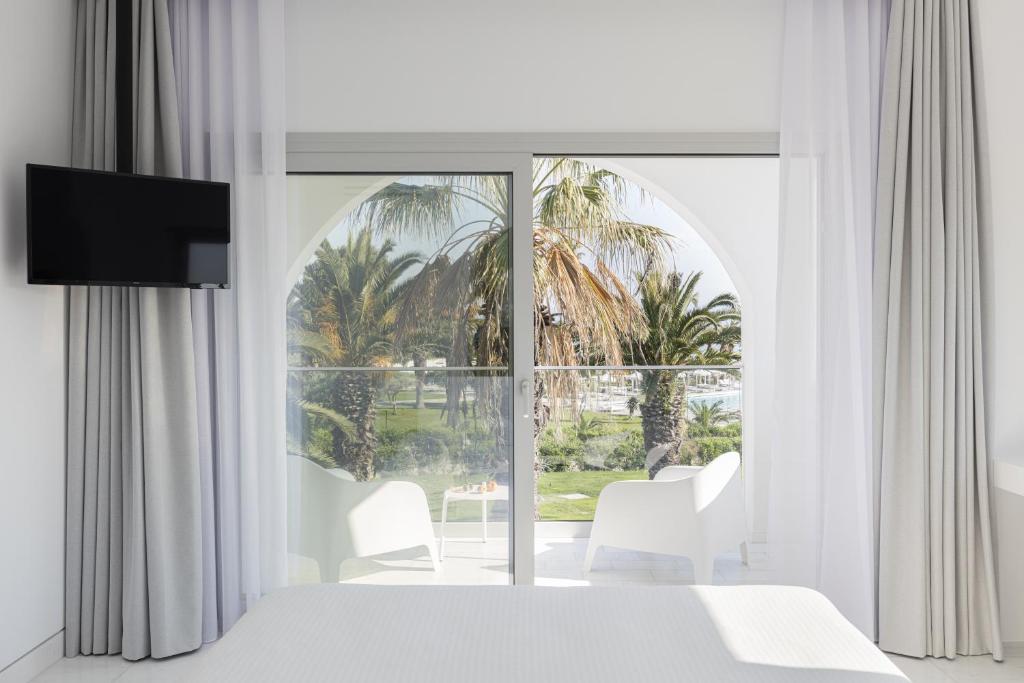 Kassandra Palace Seaside Resort - 