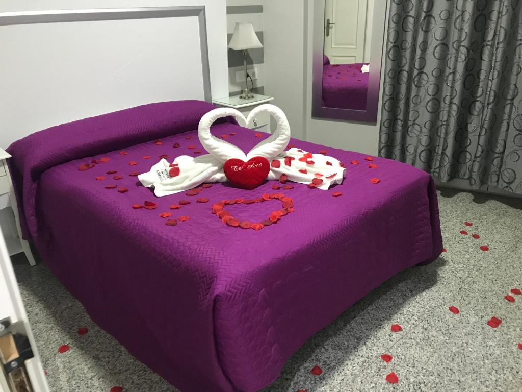A bed or beds in a room at San Pablo Rooms