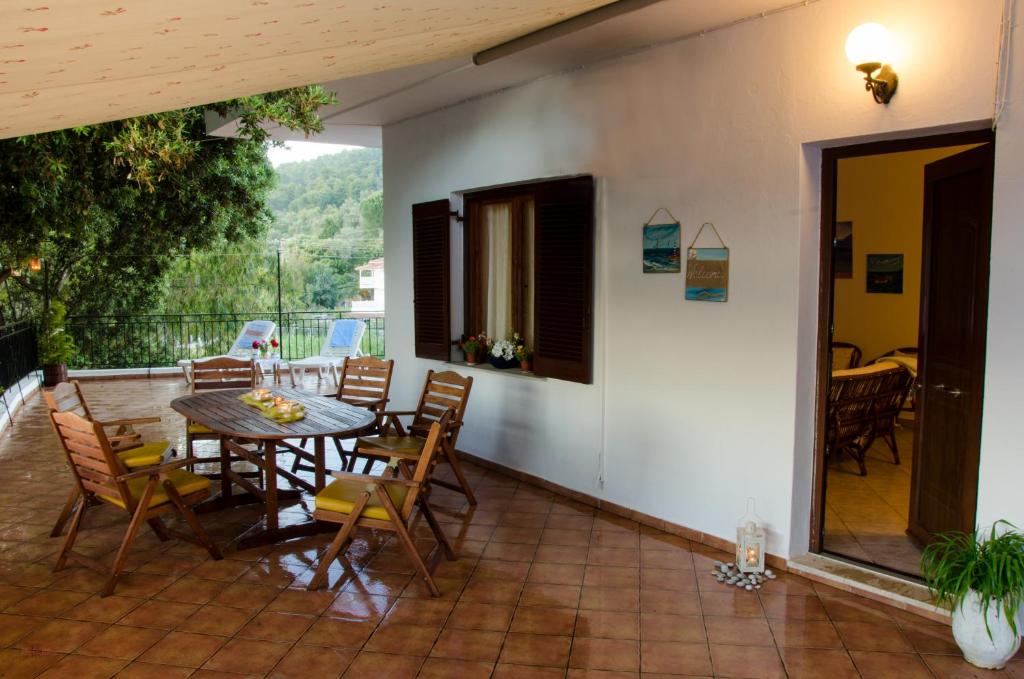 Fotografie z fotogalerie ubytování Villa Mitsa v destinaci Kolios