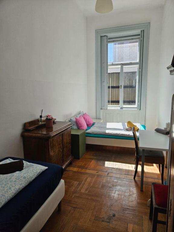 Postel nebo postele na pokoji v ubytování Ligeti Ruin Hostel