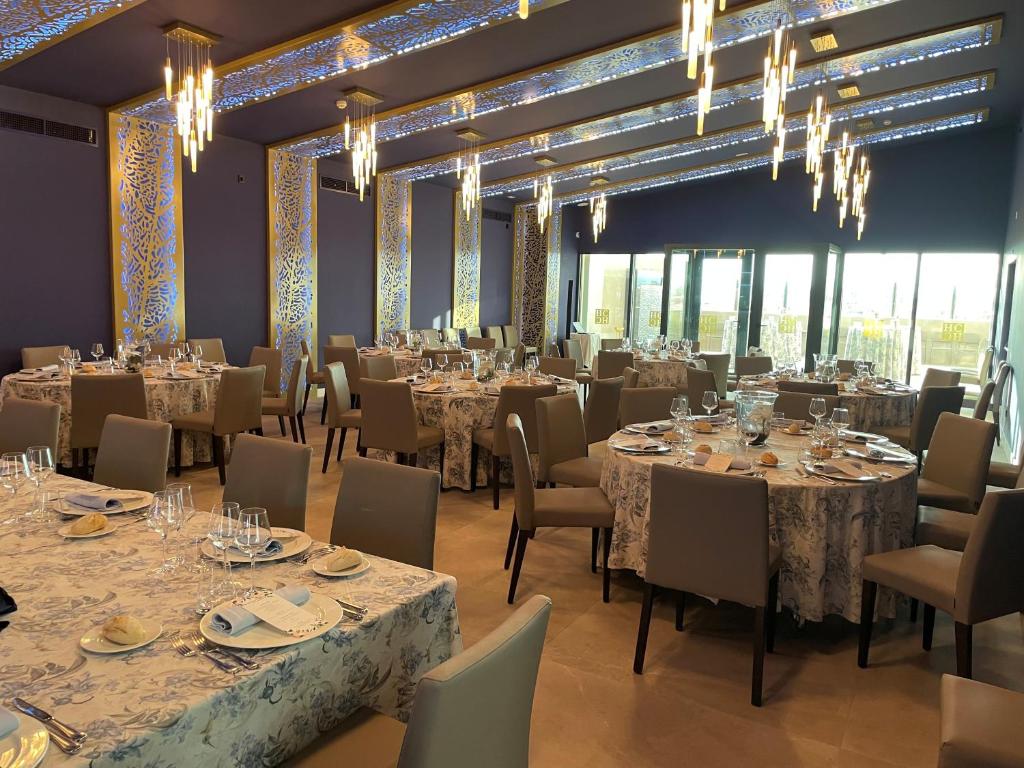 Restaurace v ubytování Hotel Andalucía Center