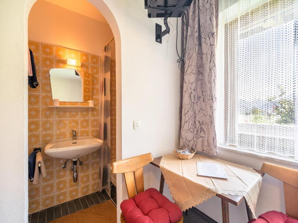Koupelna v ubytování Contemporary Apartment in Maishofen near Ski Area