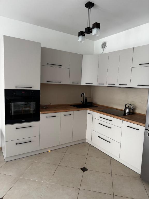 Kuchyňa alebo kuchynka v ubytovaní Apartament Zeta Park Centrum