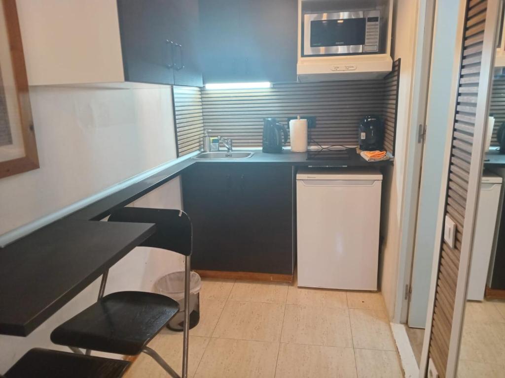 Η κουζίνα ή μικρή κουζίνα στο 9 Private rooms