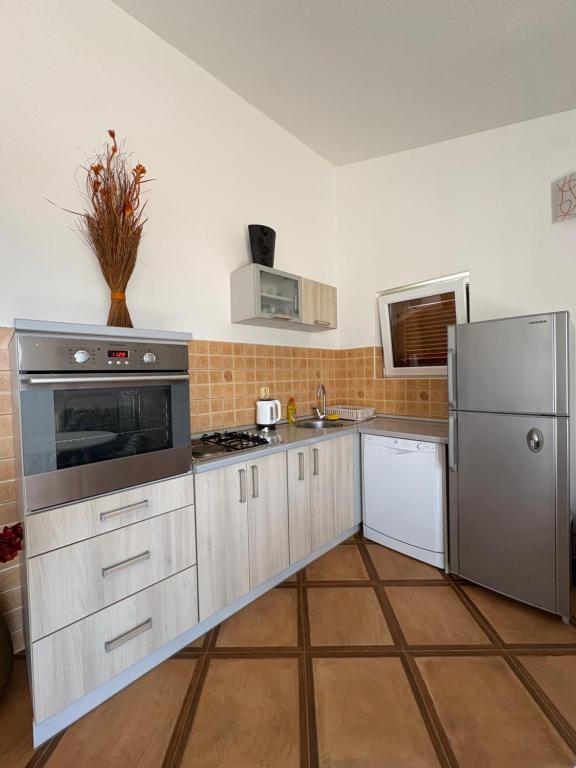 Kuchyň nebo kuchyňský kout v ubytování Apartments Ćuković