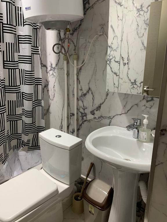 Арча tesisinde bir banyo