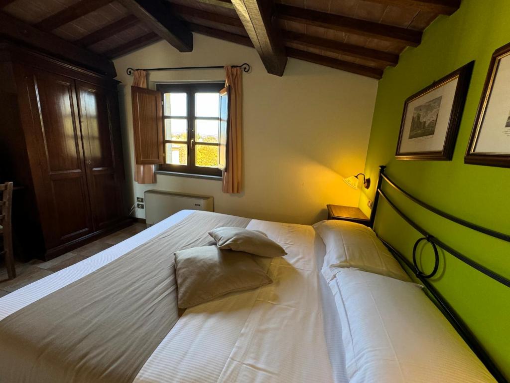 A bed or beds in a room at La Locanda dei Golosi