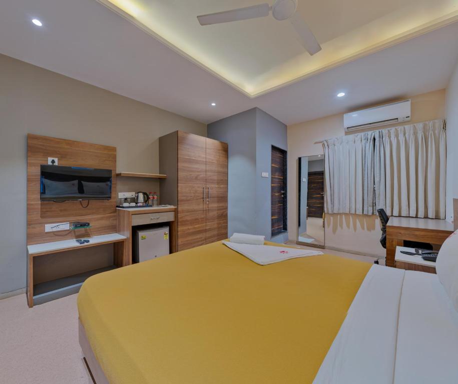 Kuchyň nebo kuchyňský kout v ubytování Hotel Black Pearl Sangli
