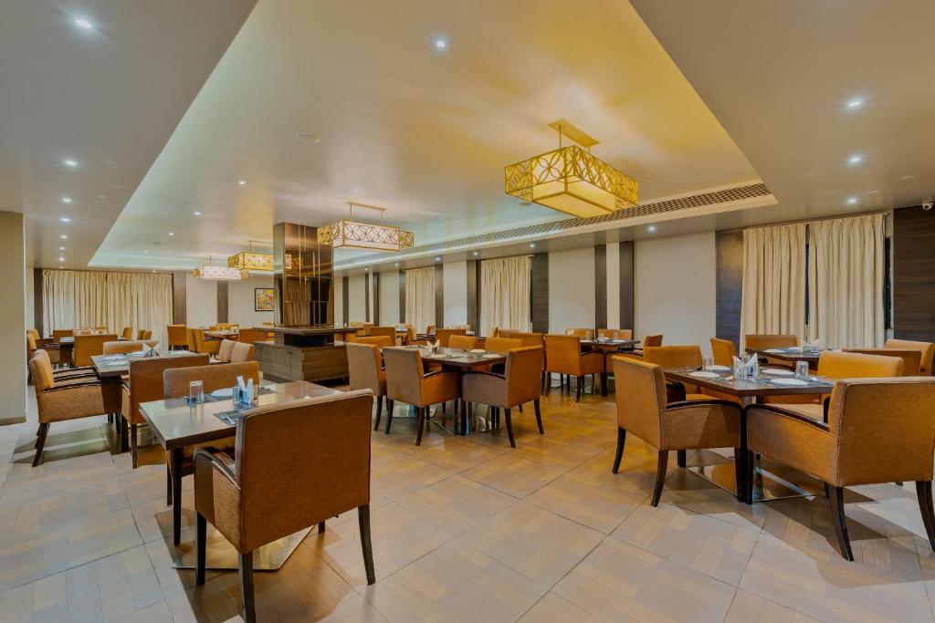 Restaurace v ubytování Hotel Black Pearl Sangli