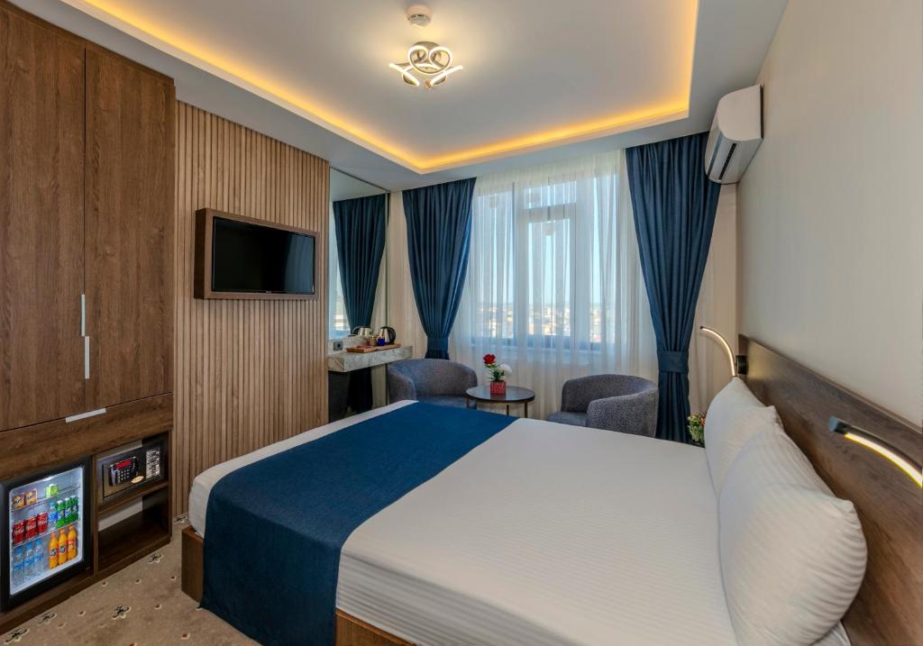 Airport Waves Hotel - 1